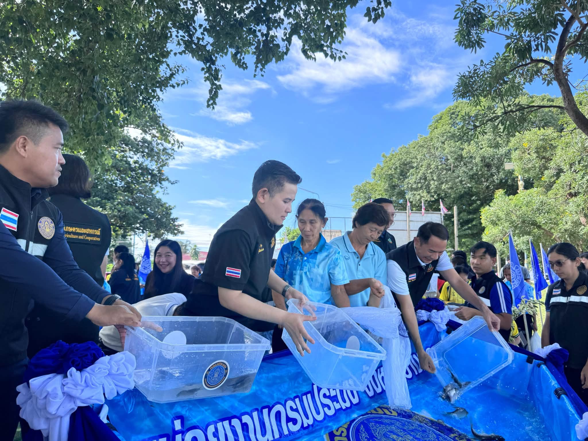 title - ส.ป.ก.อ่างทอง ร่วมพิธีปล่อยพันธุ์สัตว์น้ำ เนื่องในวันประมงแห่งชาติ ประจำปี 2569 จังหวัดอ่างทอง